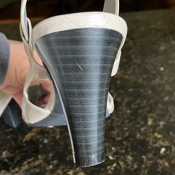 Slingback Heels Pumps Cream Size 7.5 - Picture 9 of 17